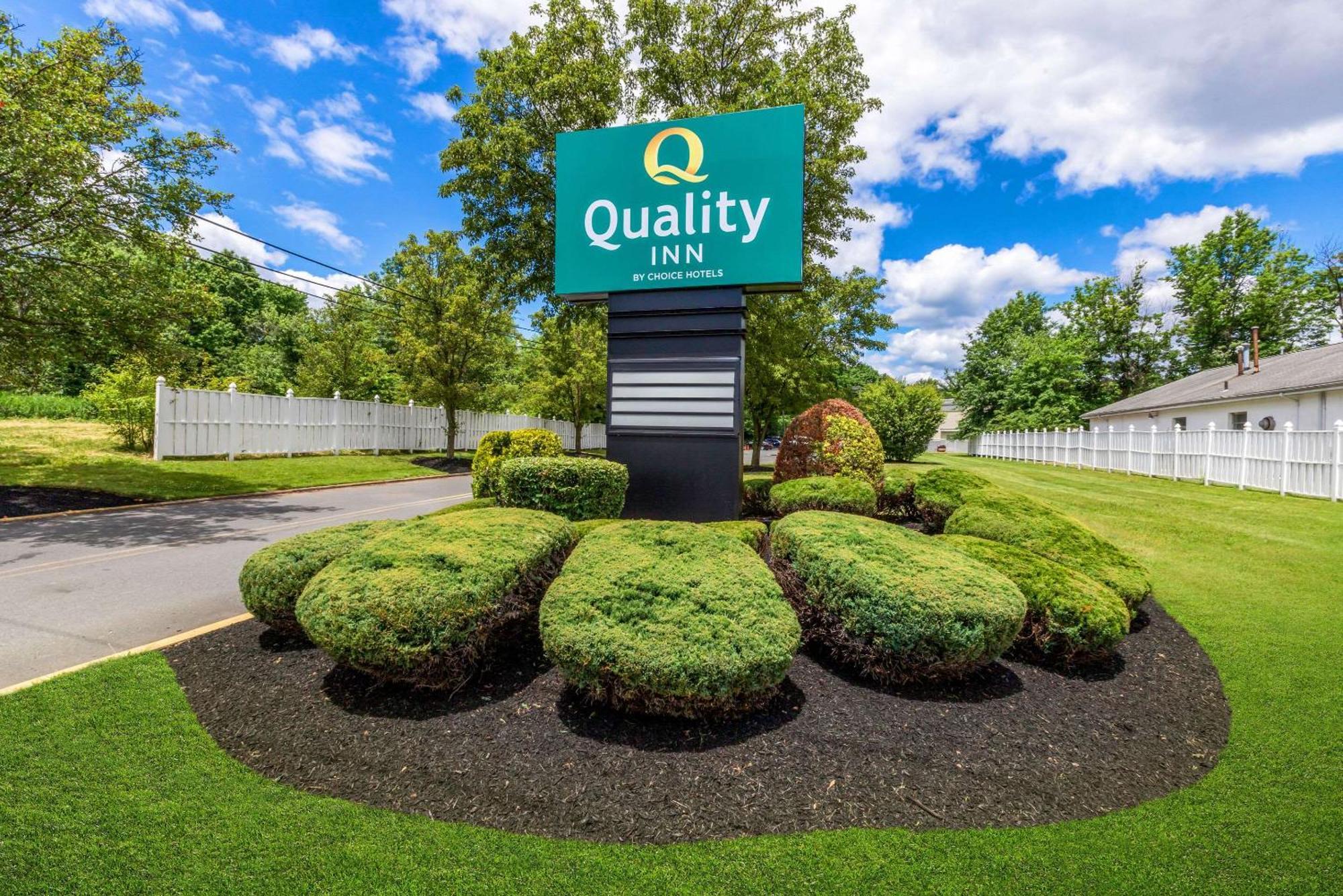 Quality Inn Edison-New Brunswick Exterior photo